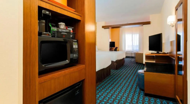 Четырёхместный люкс Fairfield Inn & Suites by Marriott Pecos