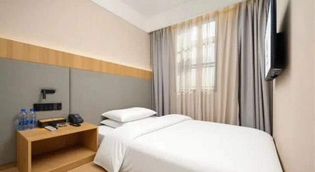 Двухместный люкс с 2 комнатами McQueen Hotel