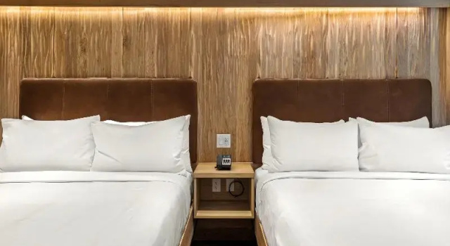 Supérieure quadruple chambre avec balcon Otter Hotel