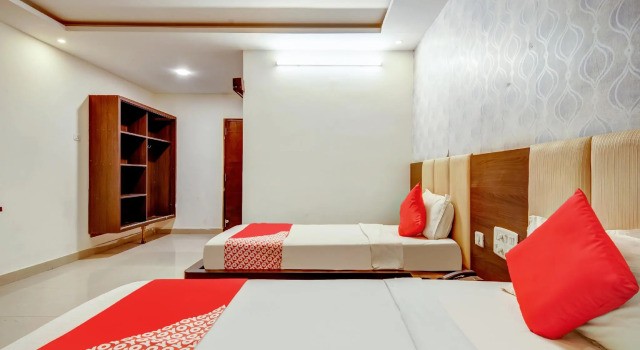 Люкс Standard OYO 78835 Hotel Royal Grand