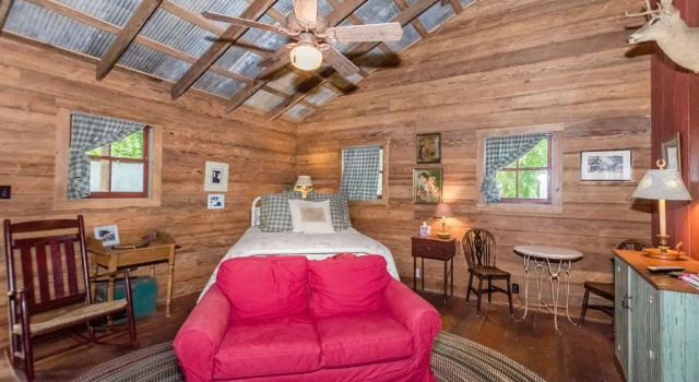 Ada's Peach Street Hideaway - Whole House