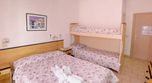 Четырёхместный номер Standard с балконом Hotel Levante