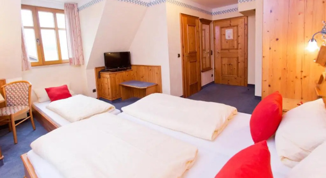 Трёхместный номер Standard AKZENT Hotel Krone