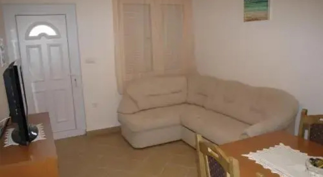 Apartments Pink house, Prenota Appartamento Povljana (Pogliana) 