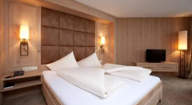 Hotel Lumbergerhof, Rezerwuj Hotel Hotele w Tyrol z parkingiem, Parking