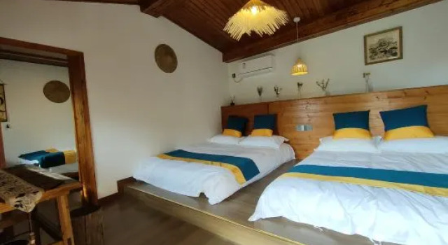 Семейный люкс с балконом и с красивым видом из окна Hongzaoyuan Hotel
