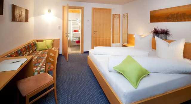 Двухместный номер Standard с балконом Aparthotel Brunnenhof