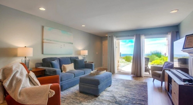 Ocean View Condo Located on The Bluff features EV Charging and Spa SBTC112 by RedAwning, Book Ferieresort Solana Beach Californien