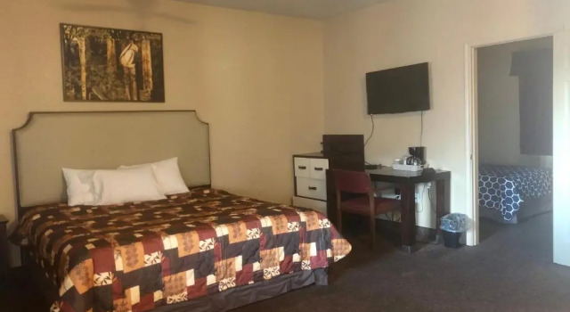 Lone Star Inn  Suites