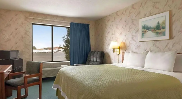 Номер Standard Days Inn by Wyndham Eagle River