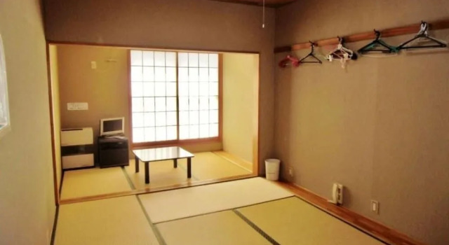 Dancinghouse chikichiki banban, Prenota Hotel Nakano 