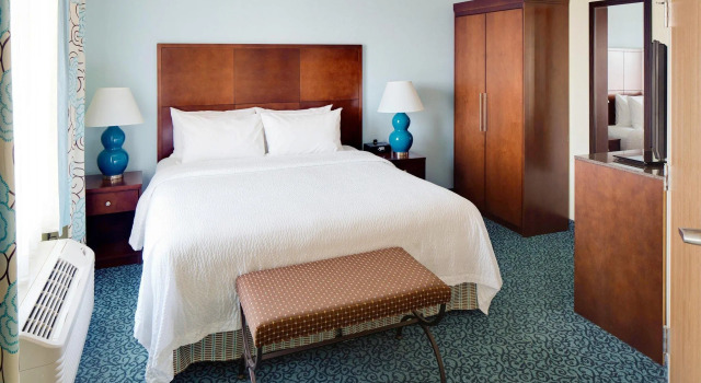 Двухместный люкс c 1 комнатой Courtyard by Marriott Sarasota at University Town Center
