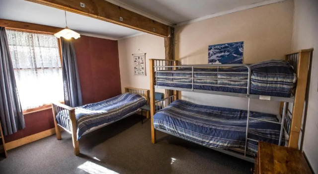 Кровать в общем номере Smylies Accommodation
