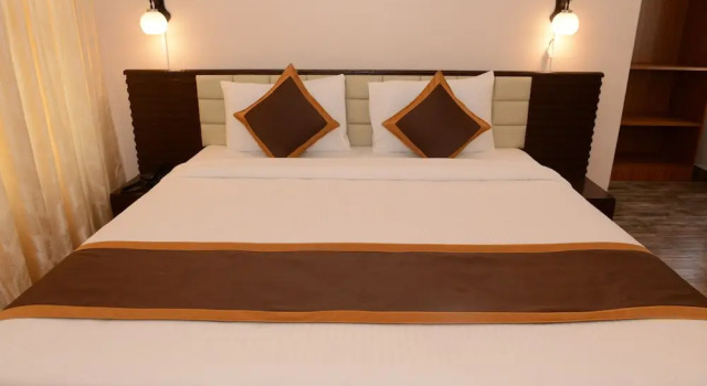 Двухместный номер Luxury с балконом Jaldapara Forest Tourist Lodge JFTL