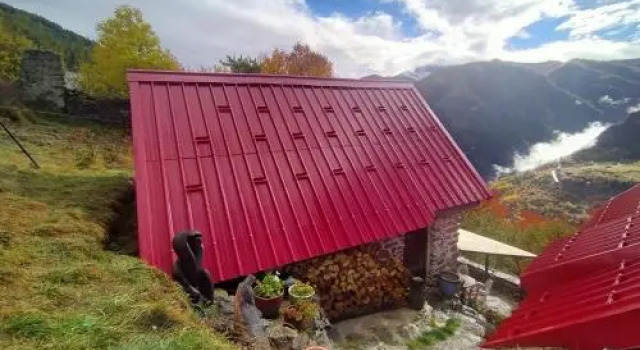 Les Toits Rouges