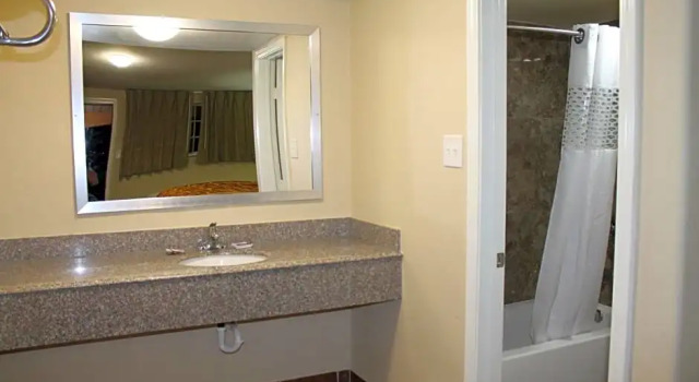 Двухместный люкс American Inn & Suites