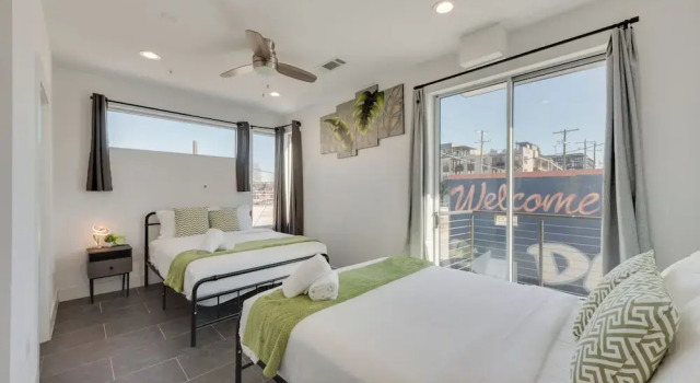 Апартаменты с балконом и с видом на город Dallas City Views