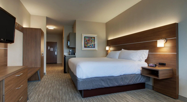 Двухместный номер Standard Holiday Inn Express Hotel & Suites Vernon College Area by IHG