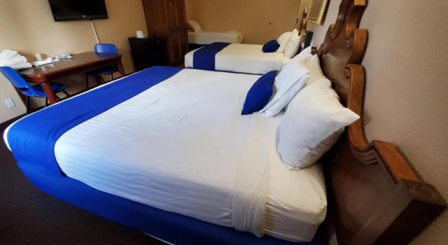 Семейный номер Standard Colony Inn - North Hollywood - Hotel Near Universal Studios