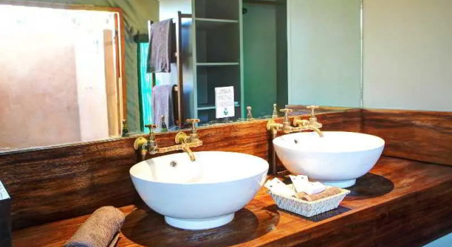 Люкс Luxury с балконом Fathala Wildlife Reserve