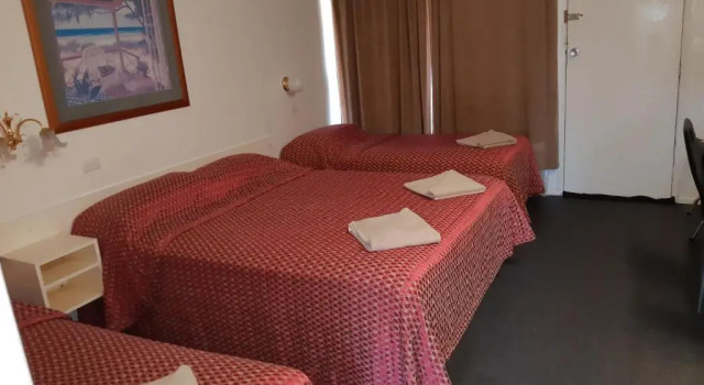Люкс Deluxe Colonial Inn Motel