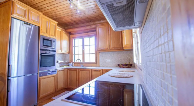 Styga Chalet, Rezerwuj Chalet Hotele w Helmos z basenem, Basen