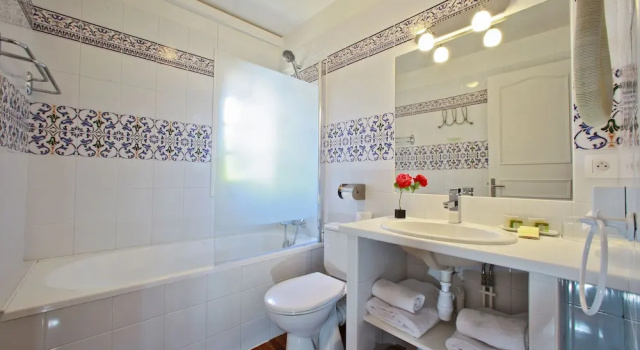 Четырёхместный номер Premium Hôtel La Hoirie