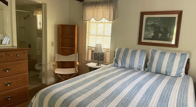 Коттедж c 1 комнатой Midway Motel & Cottages