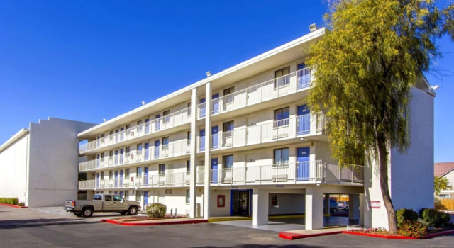 Motel 6 Phoenix - Northern Avenue, Забронировать Мотель Норт-Маунтин 