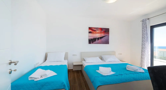 Deluxe Villa Laura 6a, Забронировать Вилла Коттеджи Новалья, Коттедж
