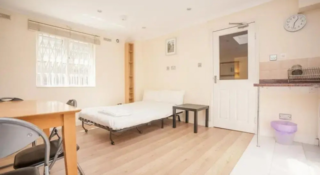 Captivating 1-bed Apartment in London, Varaa Huoneisto Asunnot kohteessa Merseyside, Huoneisto