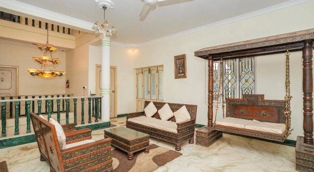 OYO 74356 Hotel Silver Tree