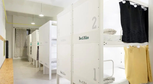 Кровать в общем номере Bed & Bike Barcelona