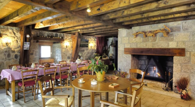 Les Puechs de l'Aubrac, Rezerwuj Hotel Saint-Come-d'Olt Aveyron
