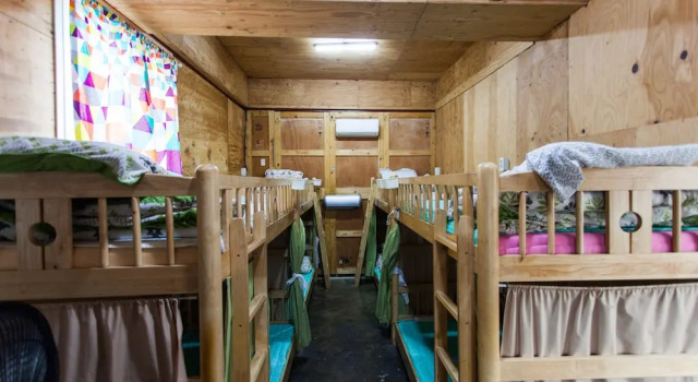 Кровать в общем номере Urban Art Guesthouse