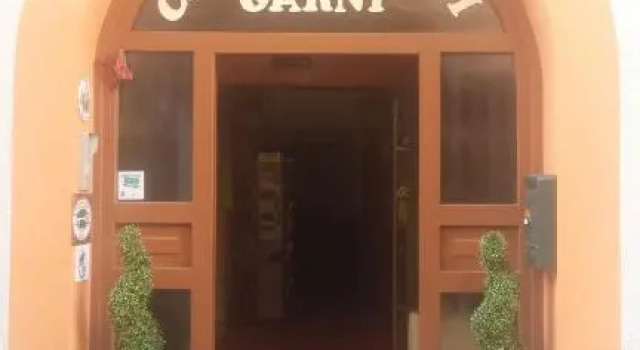 Garni Castel Ferari, Забронировать Отель Туенно Val di Non