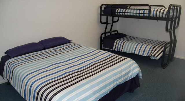 Egmont Eco Leisure Park & Backpackers, Забронировать Хостел Хостелы Нью-Плимута, рядом с Puke Ariki, Хостел