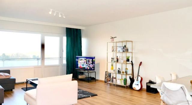 Apartment with 2 Bedrooms in Molenbeek-Saint-Jean, with Wonderful City View, Furnished Balcony And Wifi, Varaa Huoneisto Hotellit Brussels pysäköinnillä, Pysäköinti