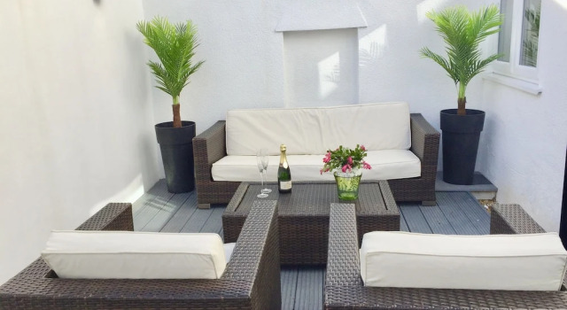 Stylish Town Centre House - 300Mbps, Parking & Sunny Decking, Забронировать Отель Бизнес-отели Англии, 4* 5*