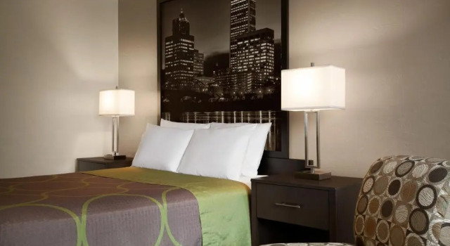 Двухместный номер для гостей с ограниченными возможностями Super 8 by Wyndham Portland Airport