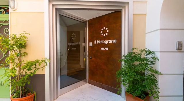 Il Melograno Relais, Забронировать Отель Отели Вико-Экуенсе с парковкой, рядом с Железнодорожный вокзал Сеяно компании Circumvesuviana, Парковка