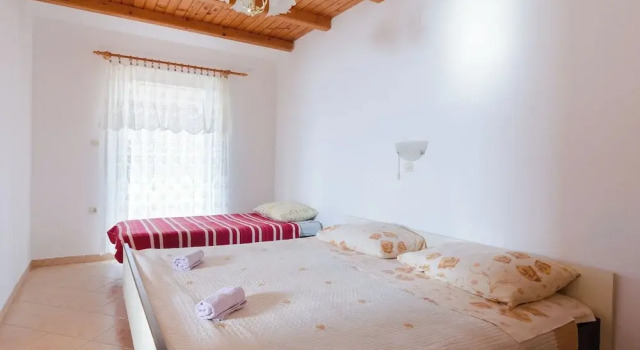 Apartment Marija Durdica, Prenota Appartamento Hotel a Isole Quarnerine con parcheggio, Parcheggio