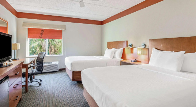 Четырёхместный номер Standard La Quinta Inn & Suites Miami Cutler Ridge