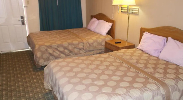 Standard Vierer Zimmer Interstate Motel