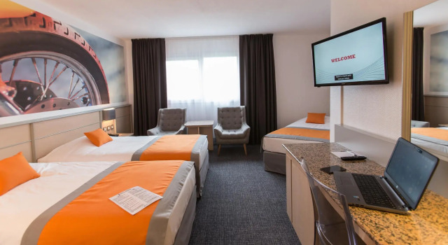 Трёхместный номер Standard Hôtel Le Paddock