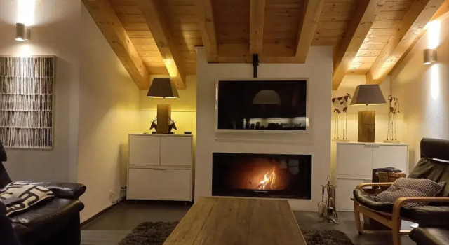 Hilltop Apartment With Valley Views