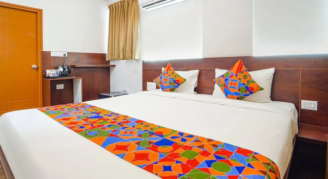 Номер Deluxe FabHotel Ellegant Inn