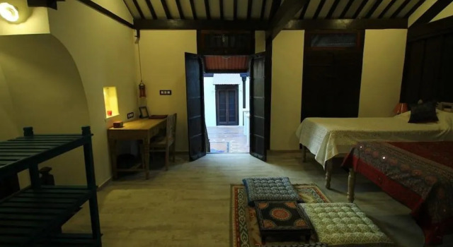 Deewanji Ni Haveli, Забронировать Отель Ахмадабад штат Гуджарат, рядом с Manek Chowk