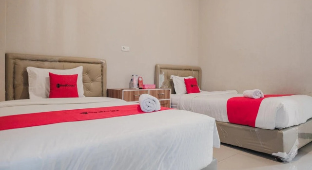 Grand Mentari Guest House by RedDoorz, Prenota Affittacamere Bengkulu Sumatra