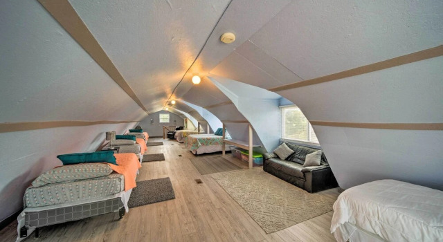 Коттедж Updated Berger Cottage w/ Pool, on a Private Farm!